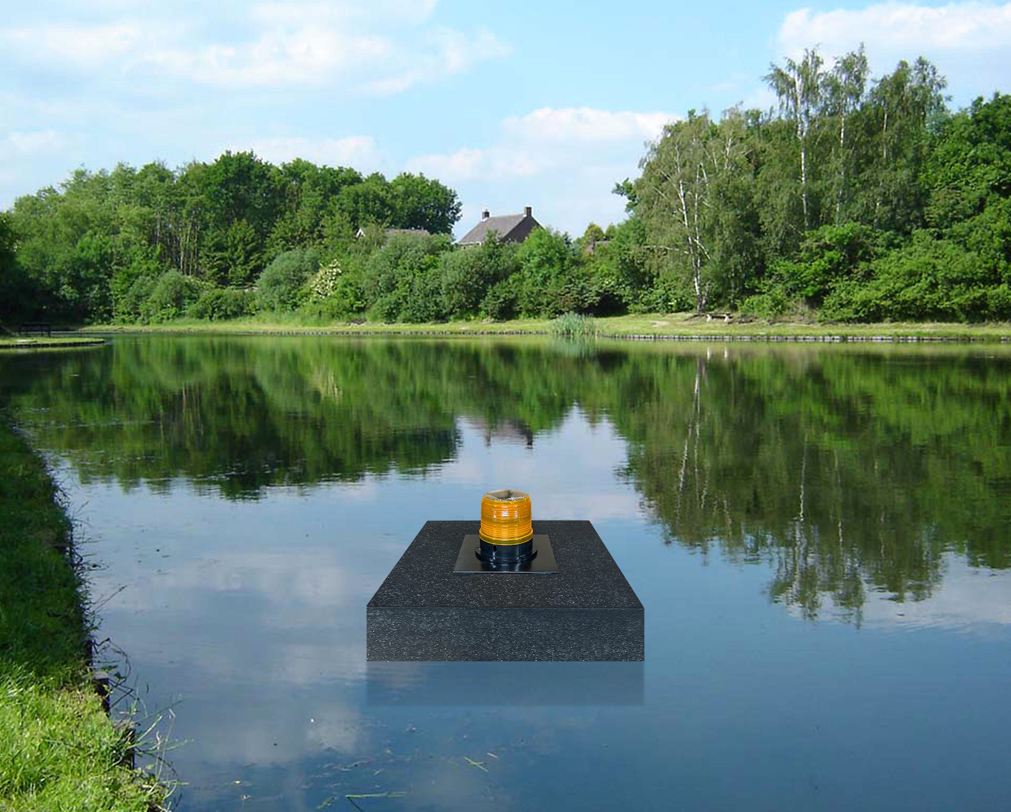 Flashing Light op een drijver blauw/wit | Vogelverjager 232-1-Flashing-Light-in-pond-orange